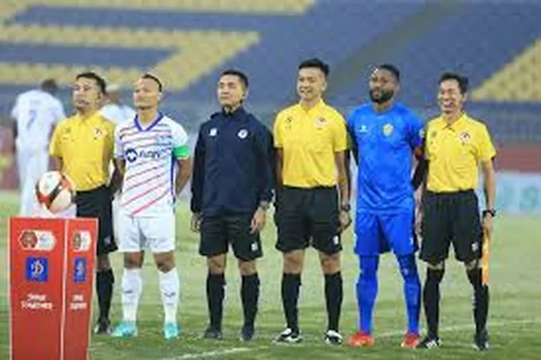 Vai Trò Của Trợ Lý Trọng Tài Bóng Đá Trong Việc Duy Trì Tính Công Bằng